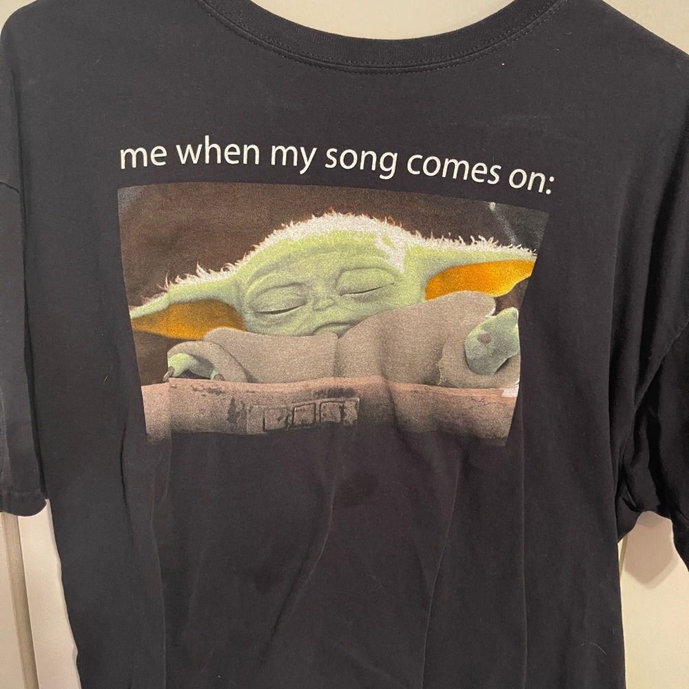 Large women’s Star Wars Baby Yoda T-shirt “me when my song comes on:” size L
